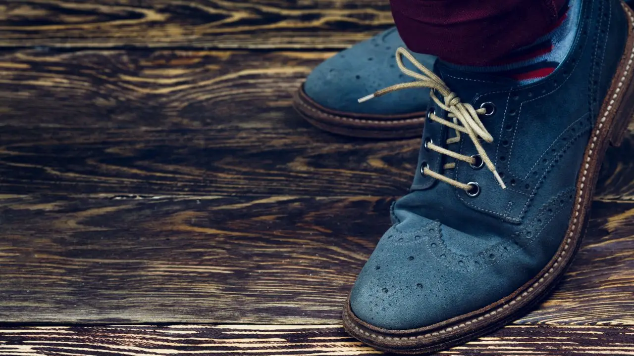 I podologi svelano quali scarpe possono danneggiare i piedi e molti le indossano senza saperlo