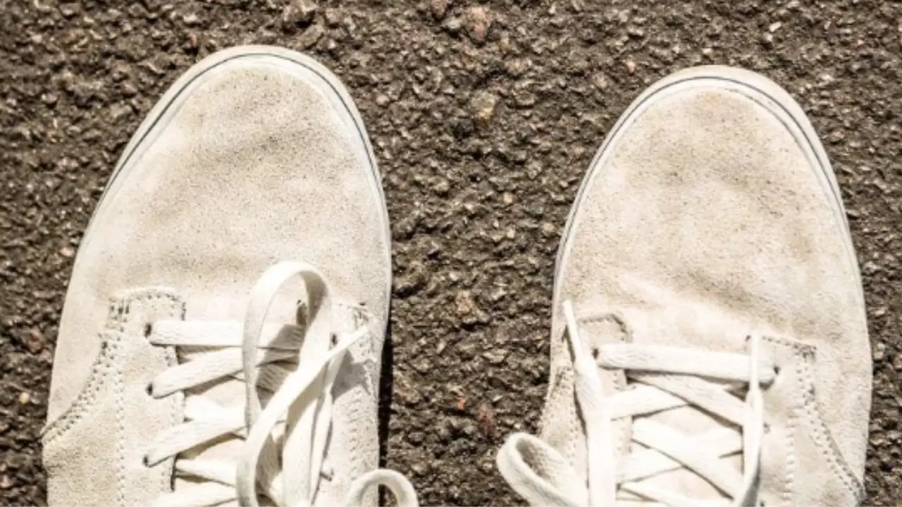 I podologi svelano quali scarpe possono danneggiare i piedi e molti le indossano senza saperlo Immagine selezionata