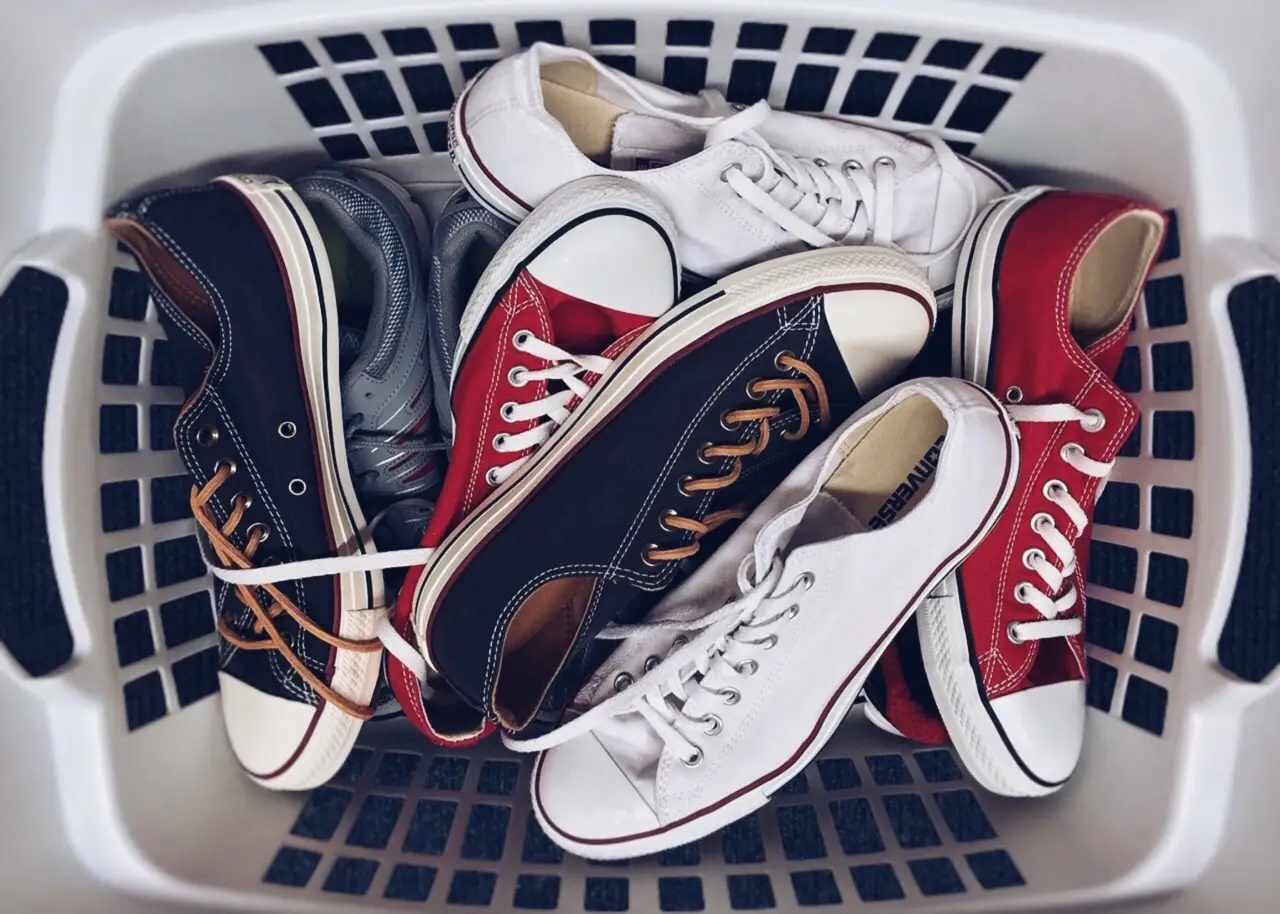 I podologi svelano quali scarpe possono danneggiare i piedi e molti le indossano senza saperlo Immagine selezionata