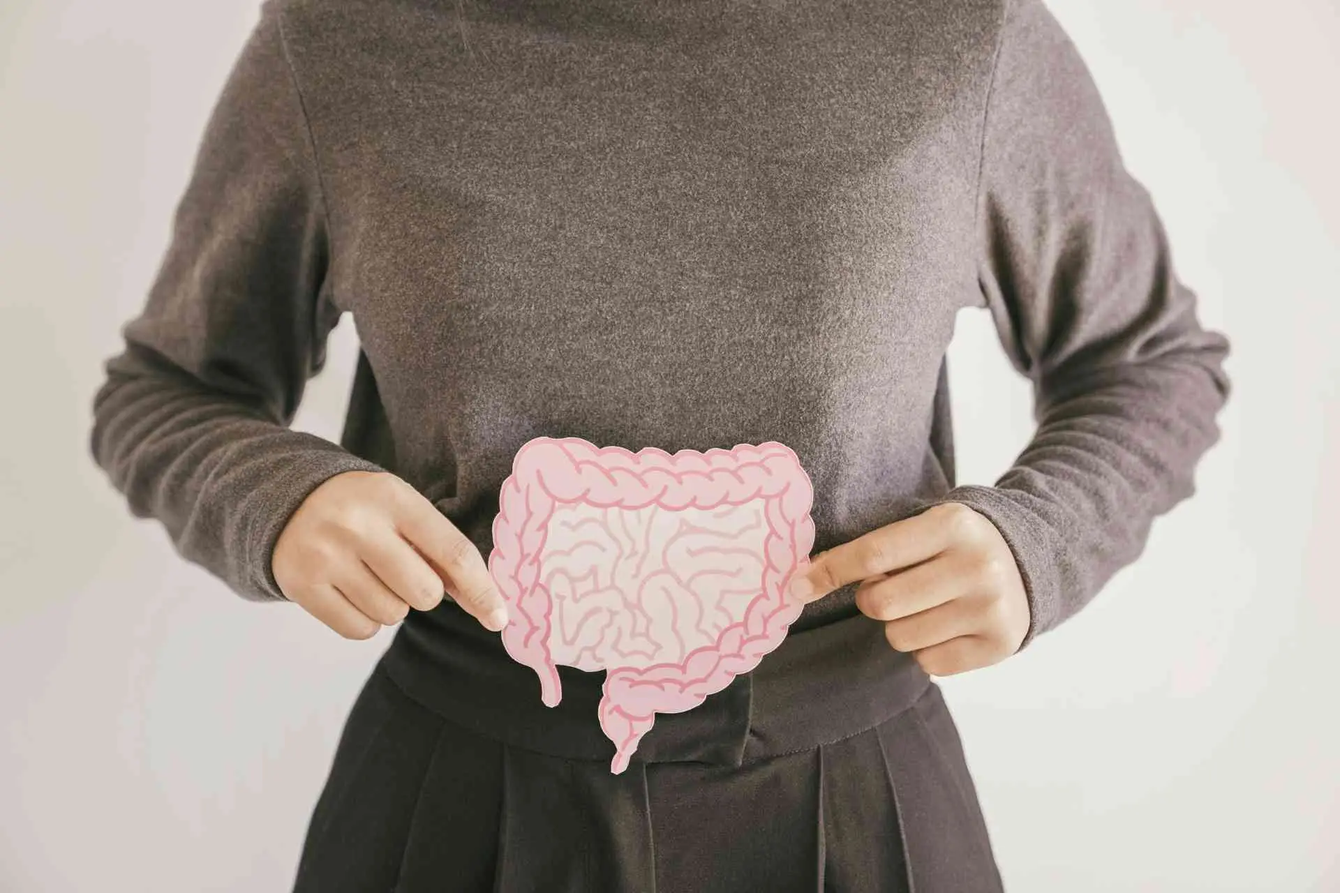 Gonfiore e gas anomali: ecco quando potrebbero segnalare problemi al colon Immagine selezionata