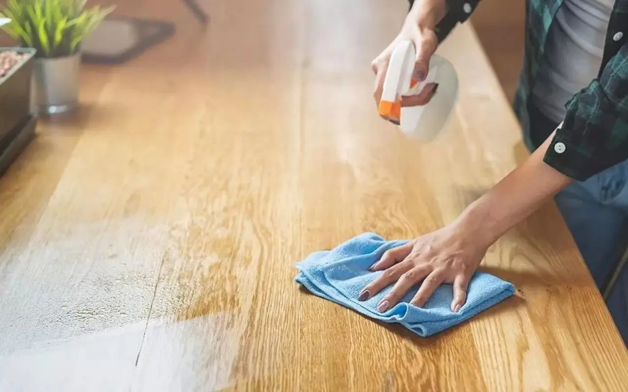 Attenzione a questo prodotto! Con il parquet rischia di danneggiare irrimediabilmente il pavimento Immagine selezionata