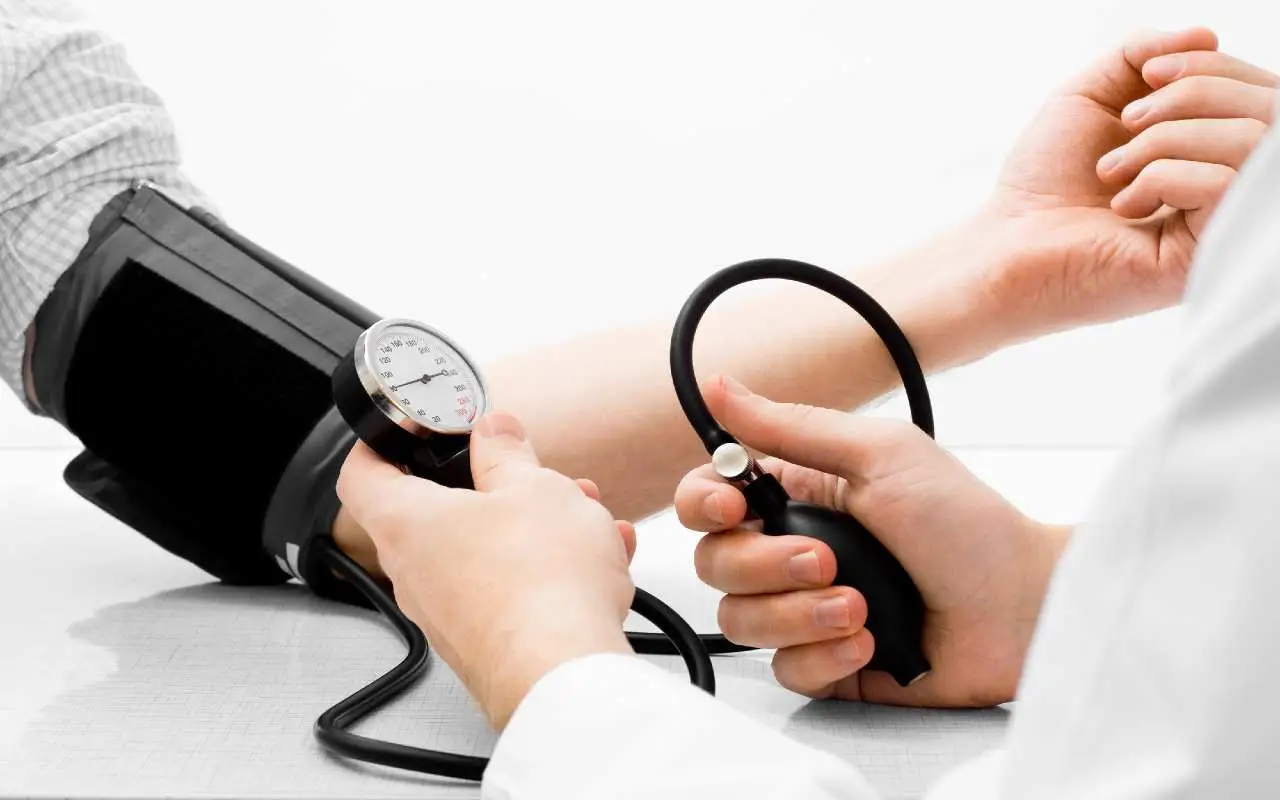 Pressione alta i sintomi nascosti da riconoscere per prevenire rischi Immagine selezionata