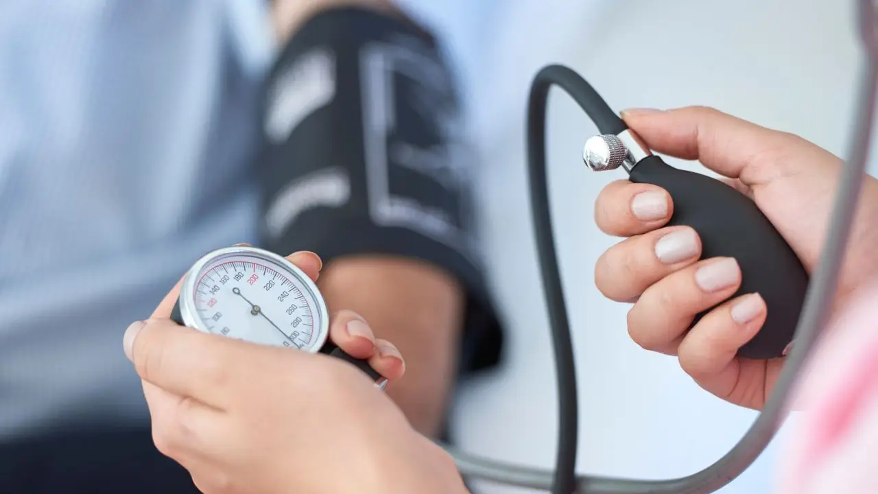 Pressione alta i sintomi nascosti da riconoscere per prevenire rischi Immagine selezionata