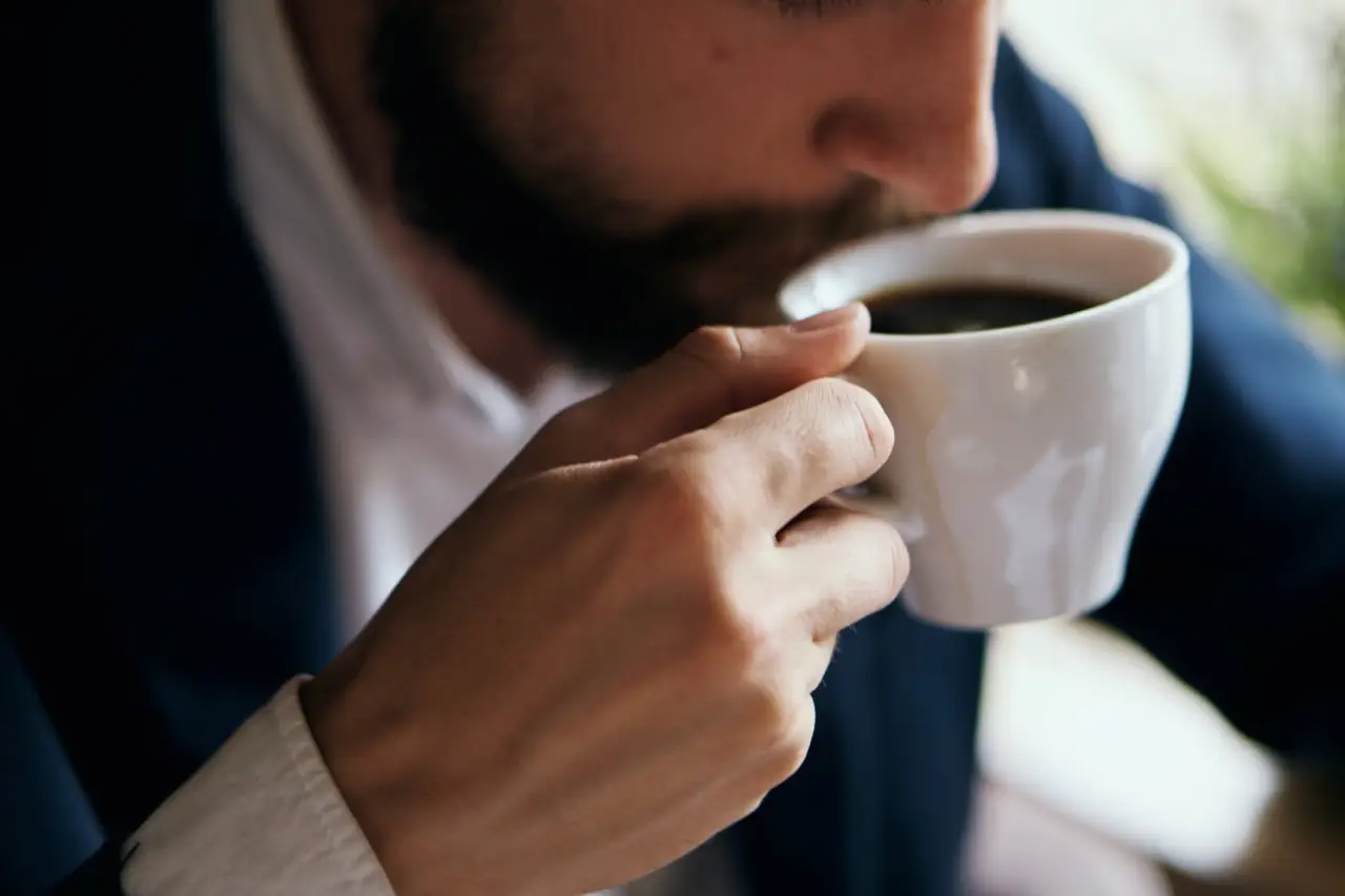 Attenzione al caffè decaffeinato: contiene ancora sostanze stimolanti Attenzione al caffè decaffeinato: contiene ancora sostanze stimolanti