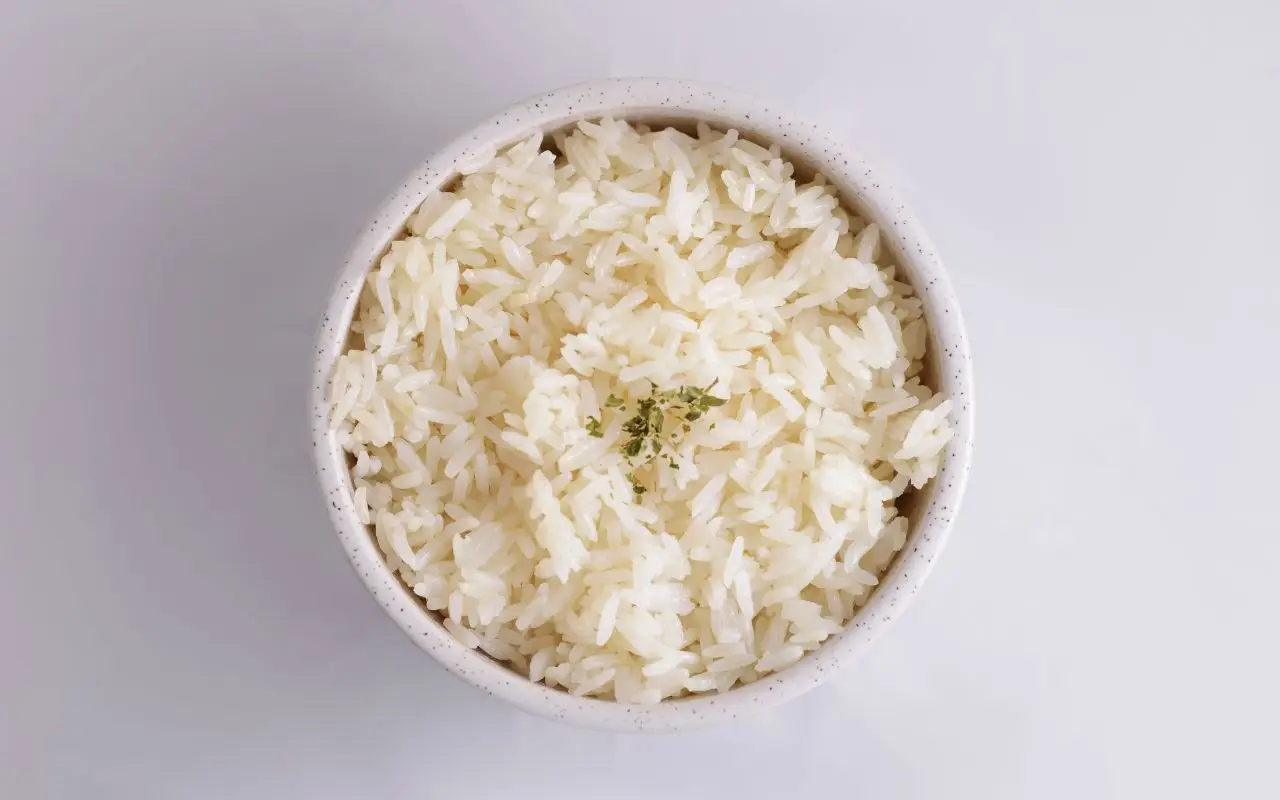 Riso bianco sotto osservazione: i casi in cui può essere dannoso Riso bianco sotto osservazione: i casi in cui può essere dannoso