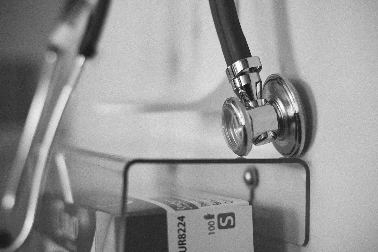 Dispositivi medici monouso: come riconoscere quelli sicuri secondo gli esperti SC - Dispositivo medico monouso con simbolo CE