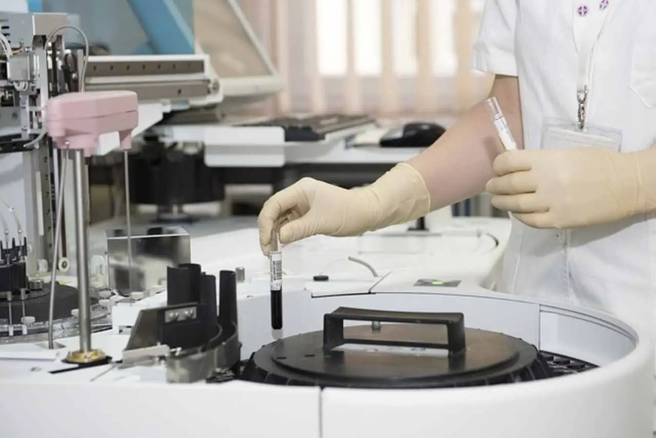 Sterilizzazione degli strumenti in clinica: i protocolli aggiornati e le novità SC - Autoclave e strumenti chirurgici sterilizzati