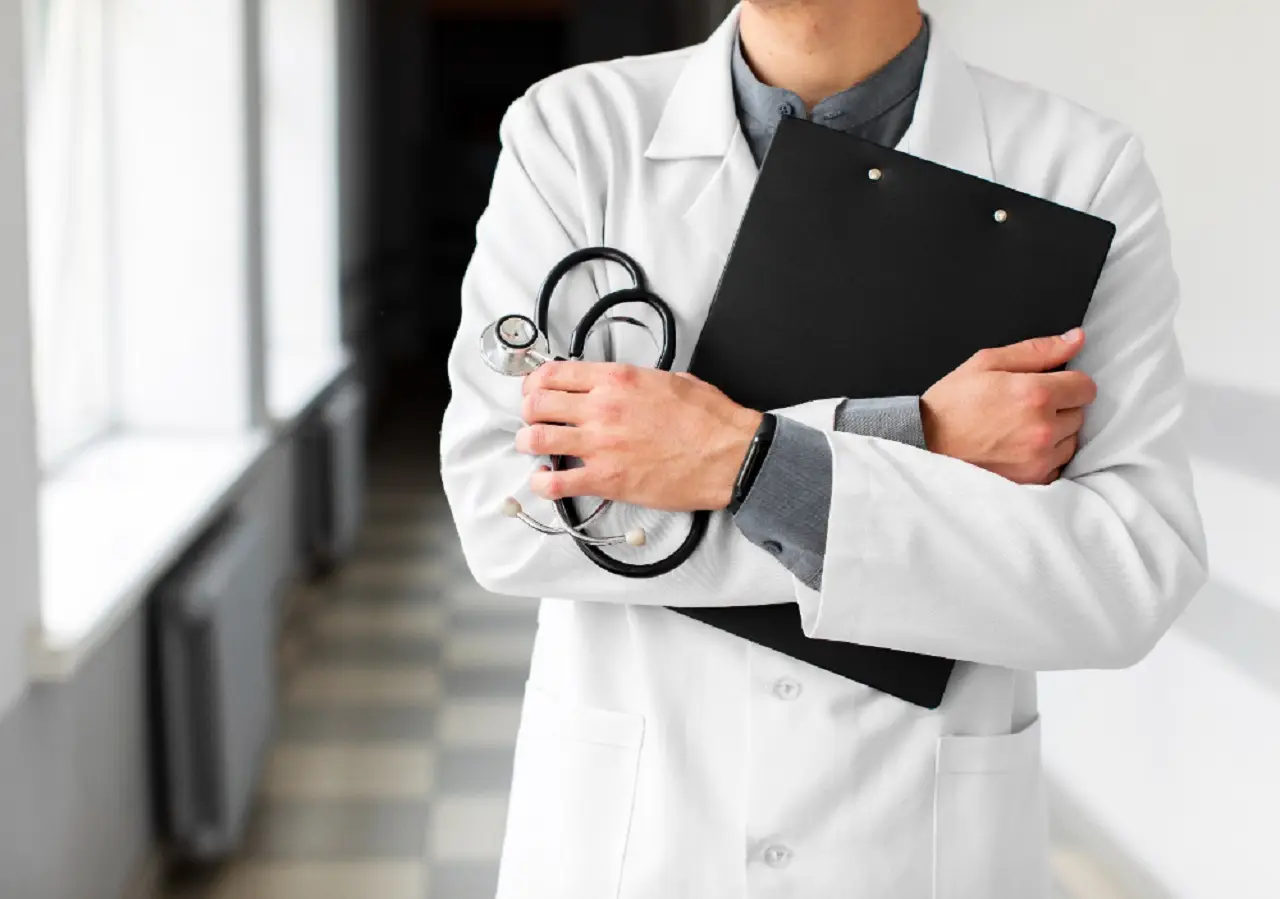 Come riconoscere i dispositivi medici sicuri secondo le nuove linee guida 2025 SC - Simbolo CE su dispositivo medico